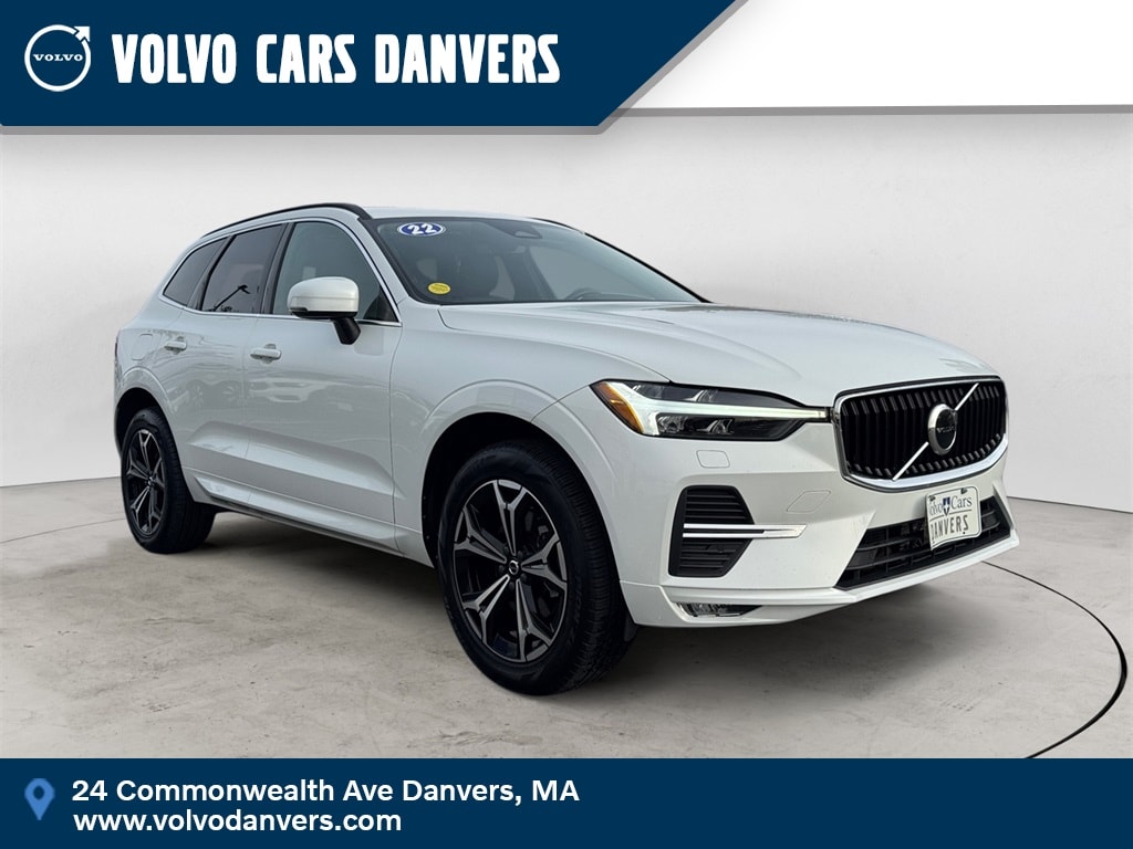 2022 Volvo XC60 Momentum's photo