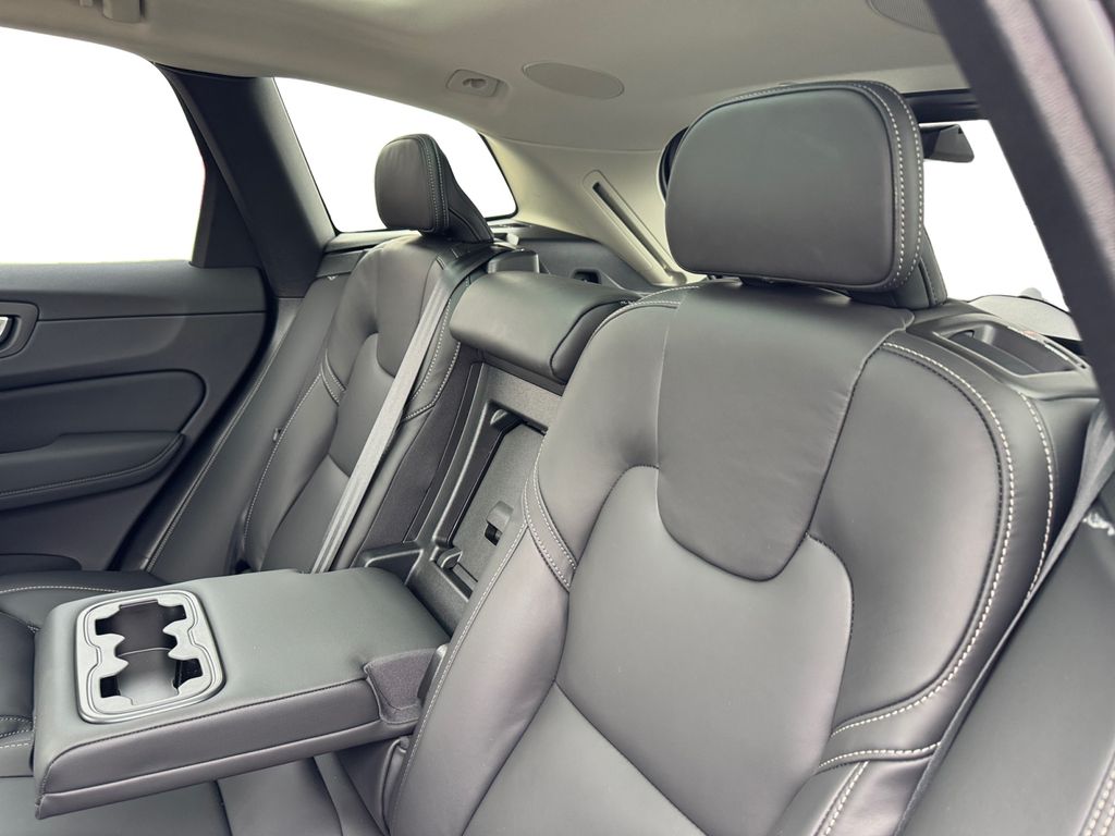 2026 Volvo XC60 Ultra - Photo 28