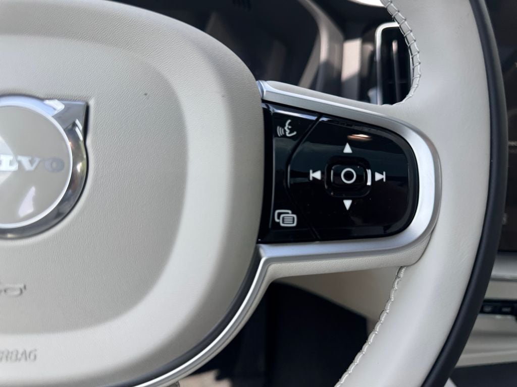 2026 Volvo XC60 Ultra - Photo 16