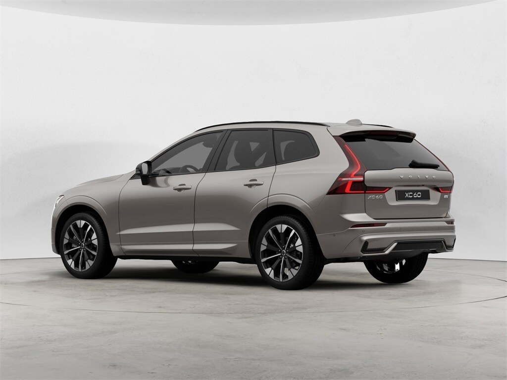 2026 Volvo XC60 B5 Plus photo 3