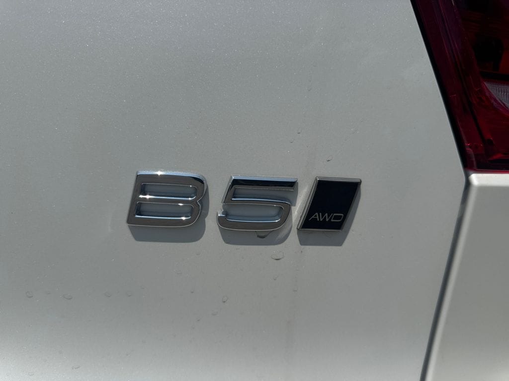 2026 Volvo XC40 Plus - Photo 10
