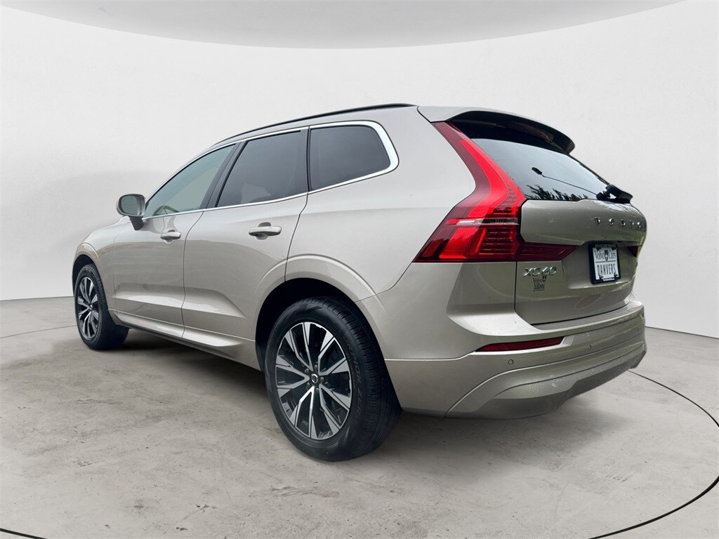 2023 Volvo XC60 B5 Core photo 3