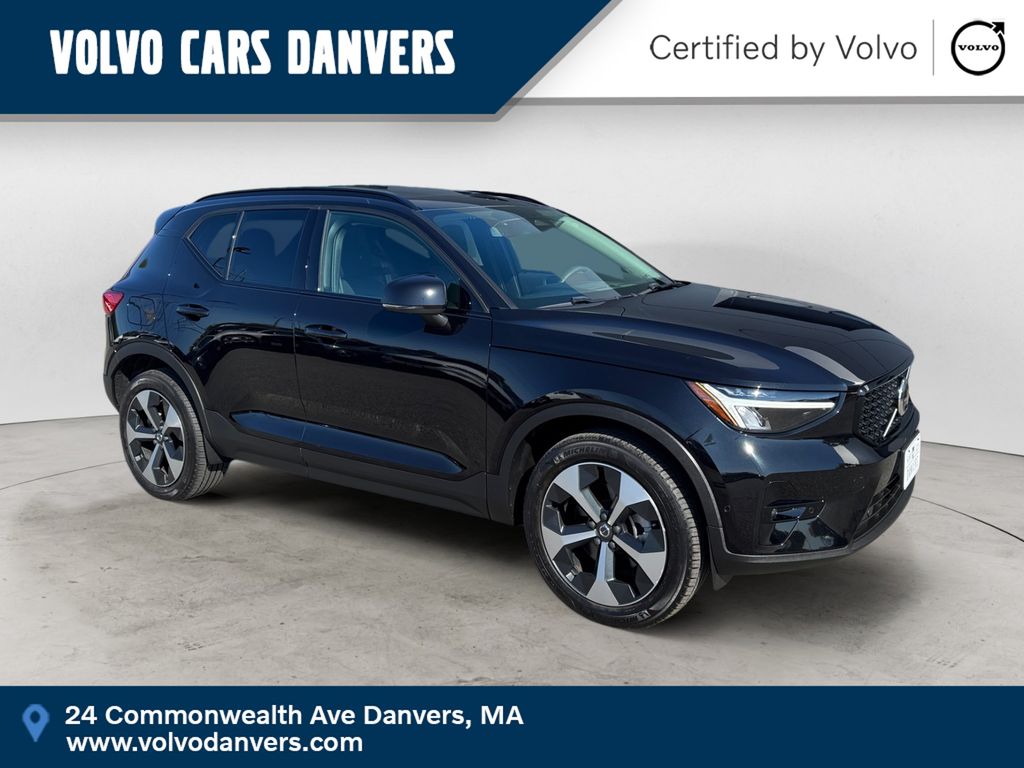 2024 Volvo XC40 B5 Plus Dark AWD's photo