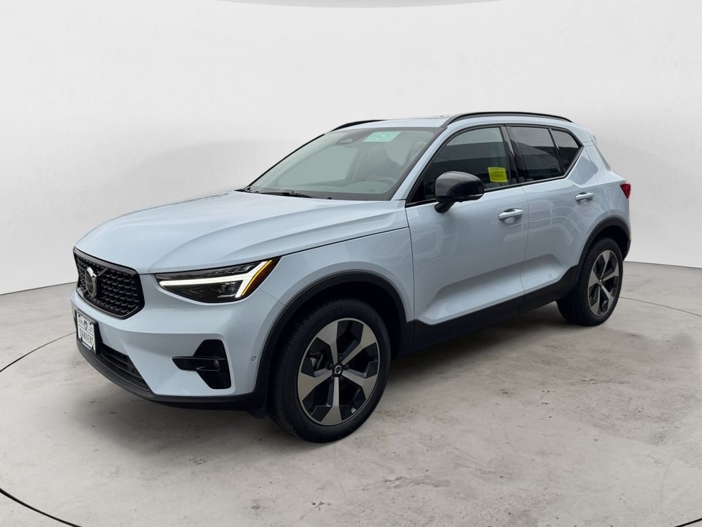 New 2026 Volvo XC40 B5 Plus SUV