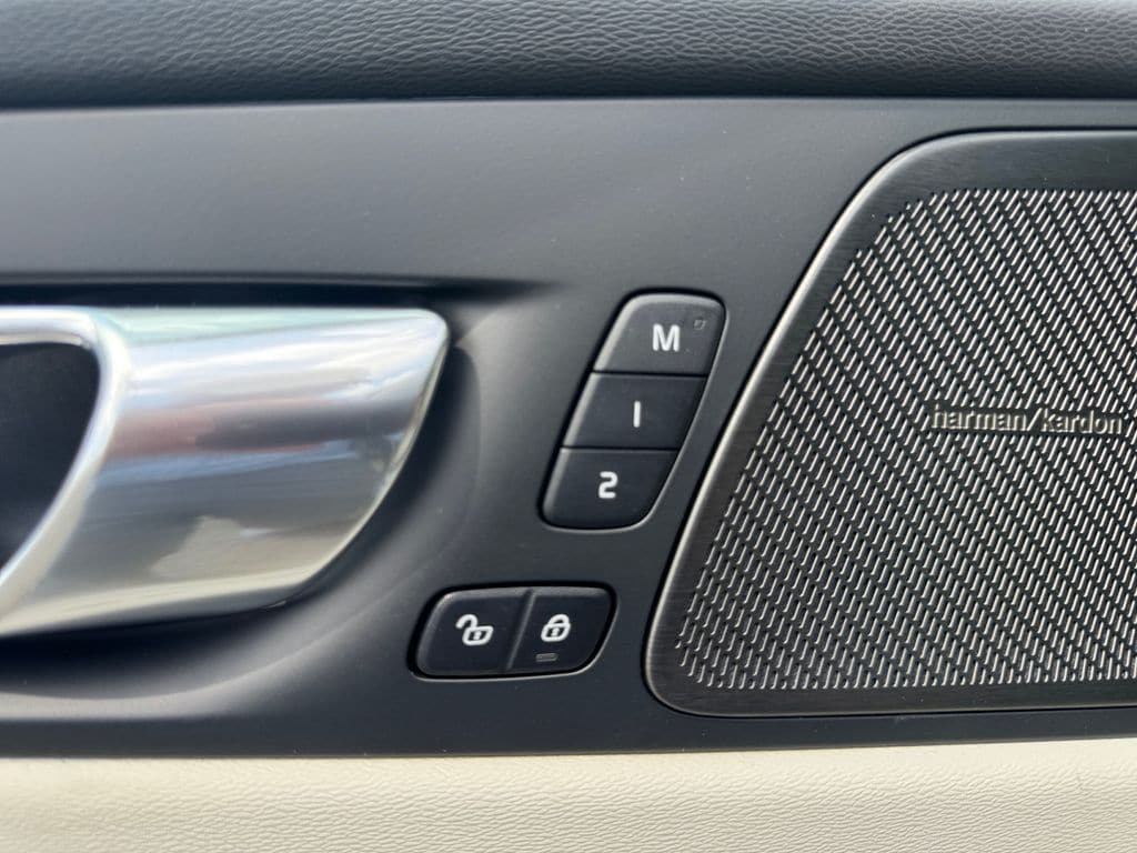 2026 Volvo XC60 Ultra - Photo 13