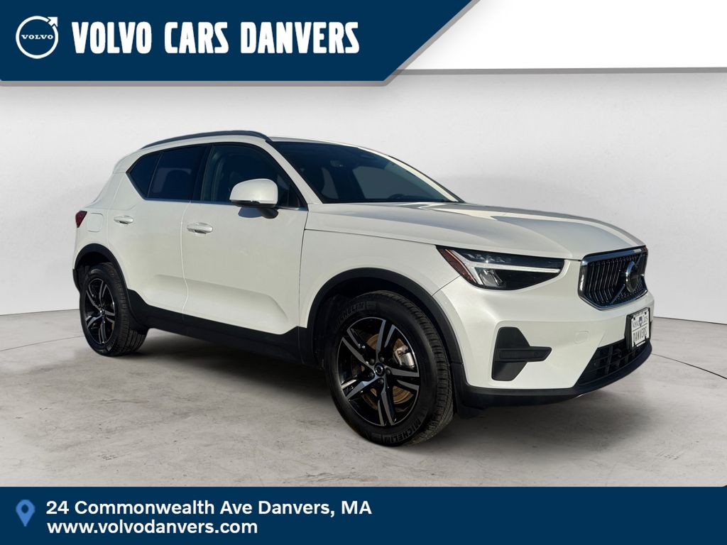 2025 Volvo XC40 SUV 