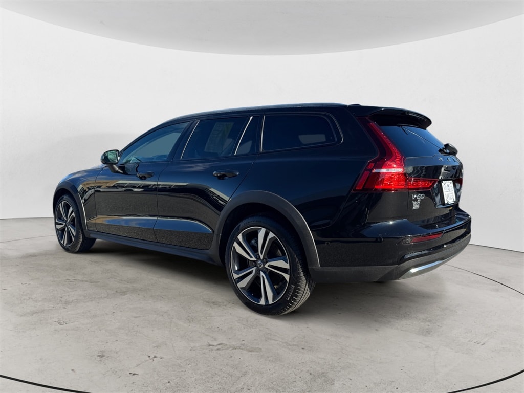 Certified 2025 Volvo V60 Cross Country B5 Plus Wagon
