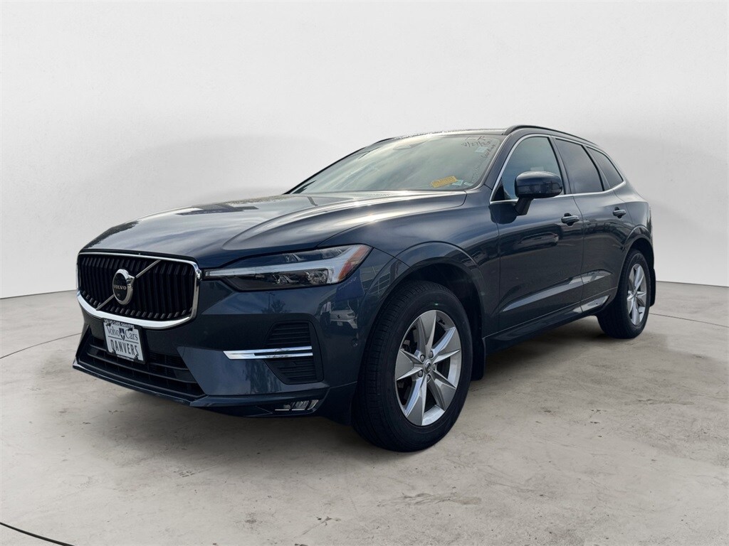 2022 Volvo XC60 B5 Momentum photo 2