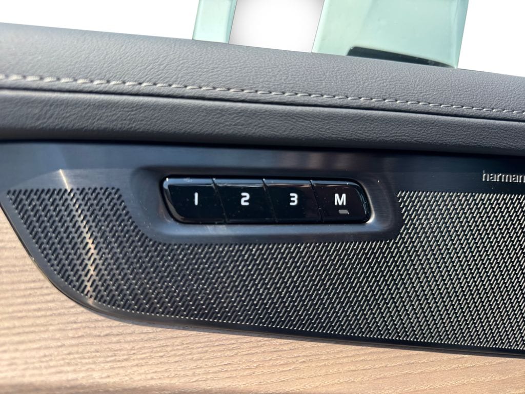 2026 Volvo XC90 Plus - Photo 13