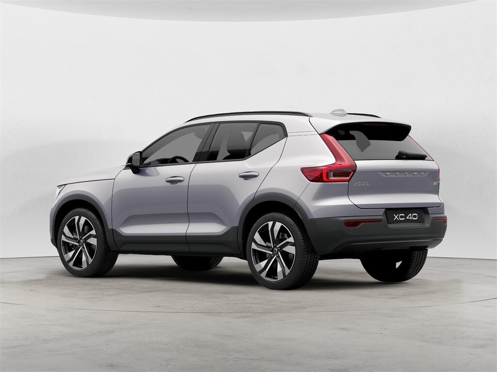 2025 Volvo XC40 Plus photo 3