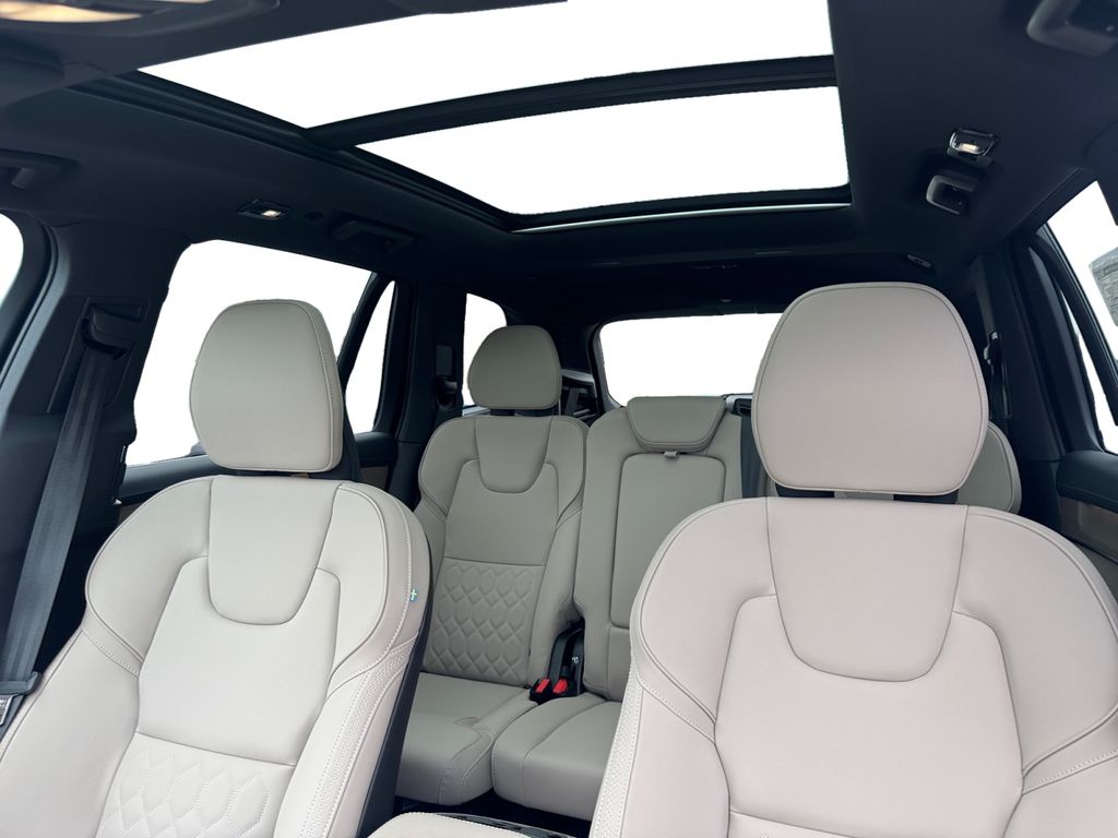 2025 Volvo XC90 Core - Photo 22