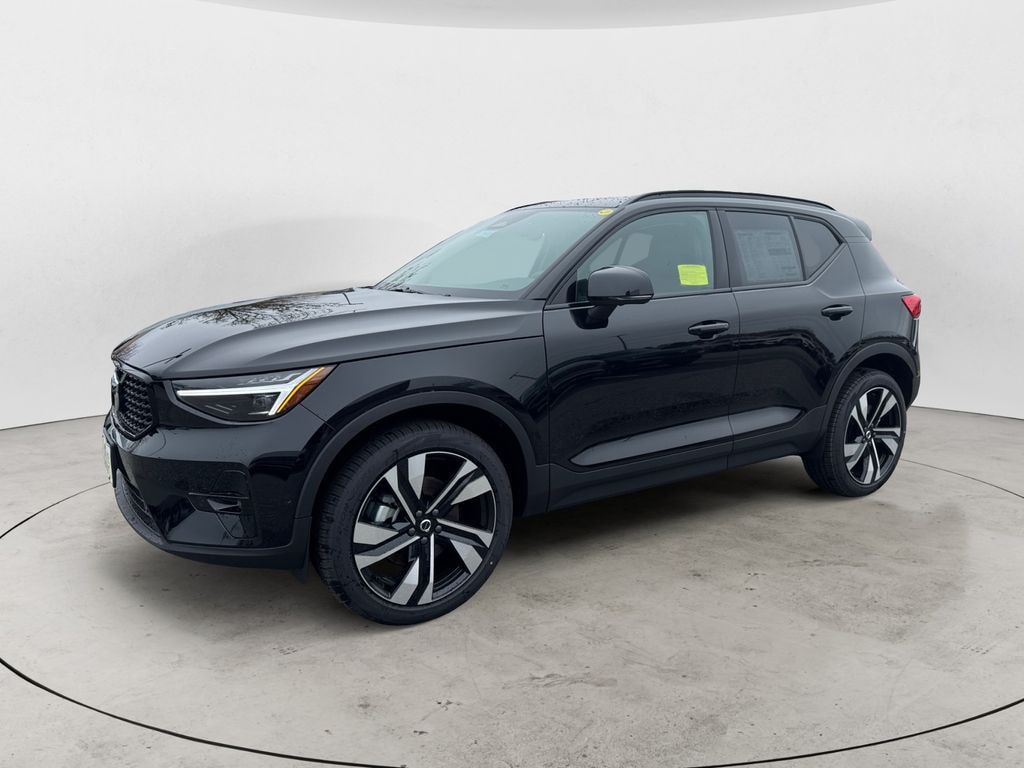 New 2026 Volvo XC40 B5 Ultra SUV