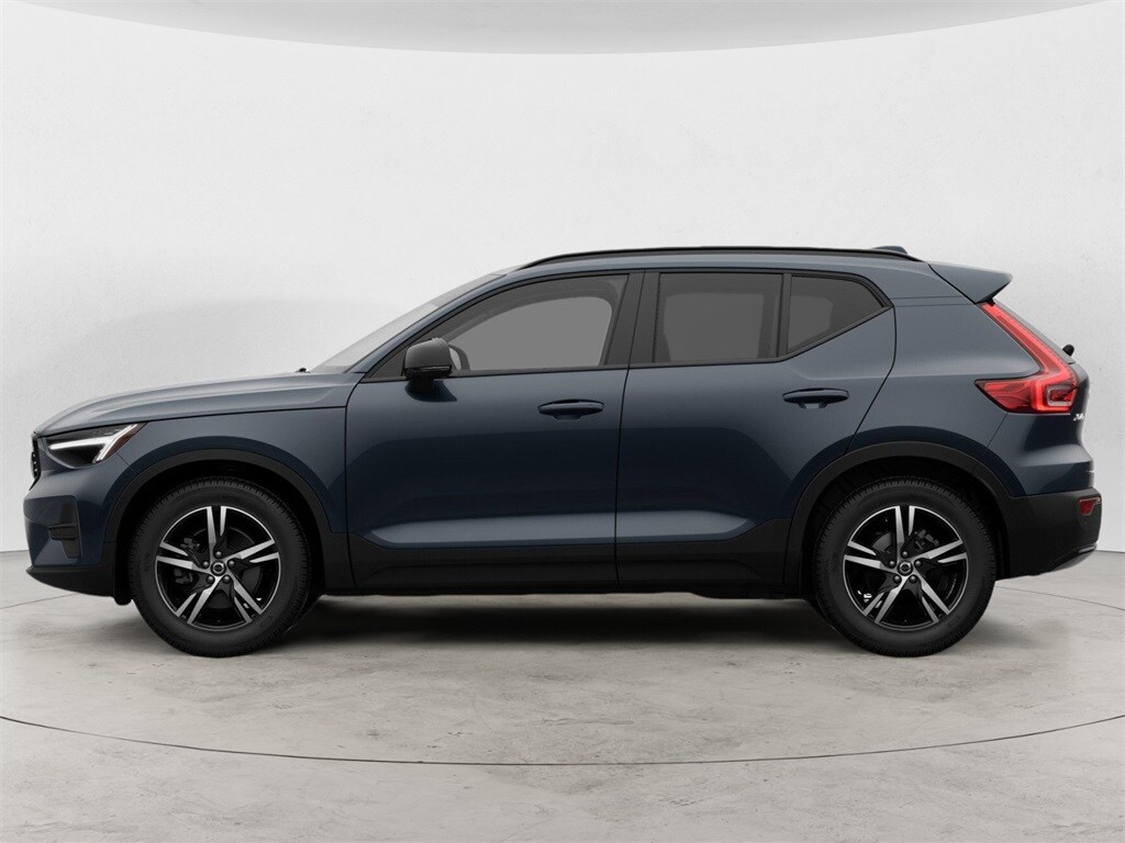 New 2026 Volvo XC40 B5 Core SUV