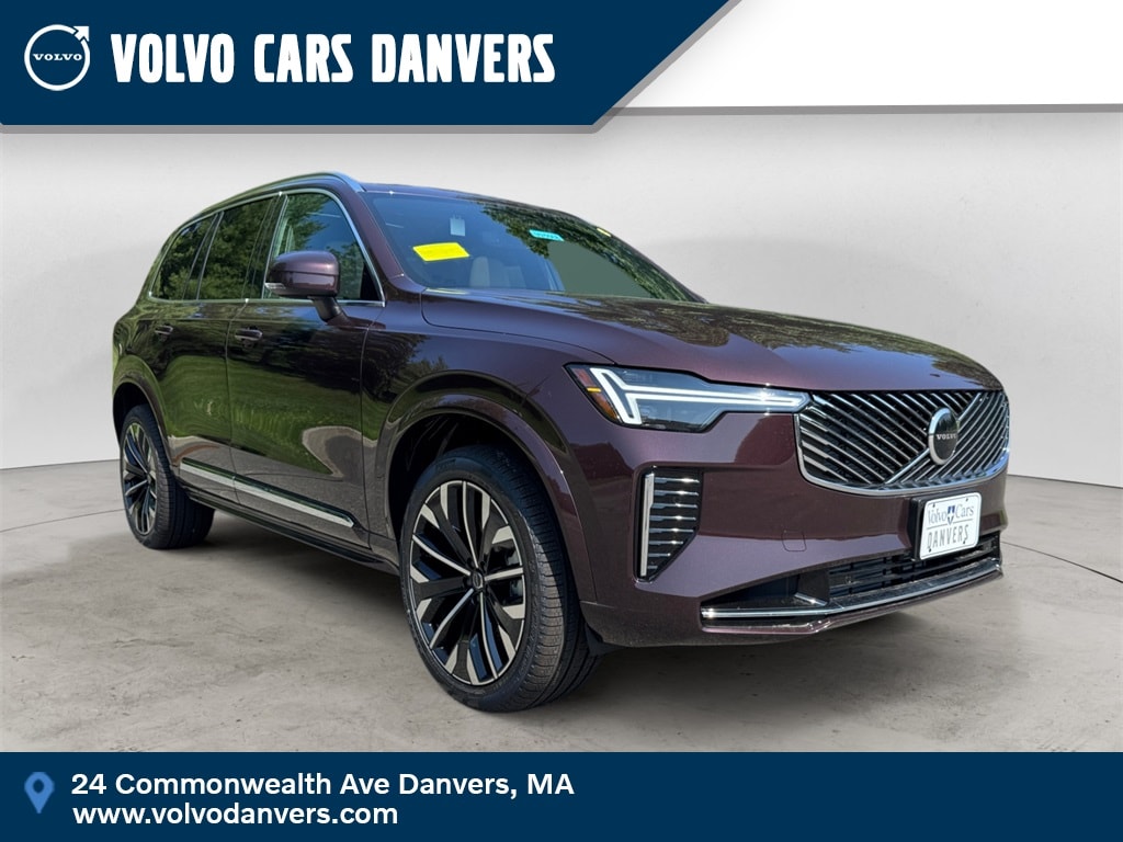 2025 Volvo XC90 Core's photo