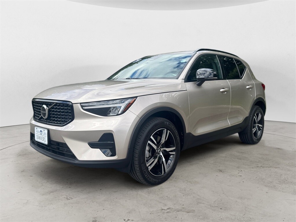 2024 Volvo XC40 Core photo 2