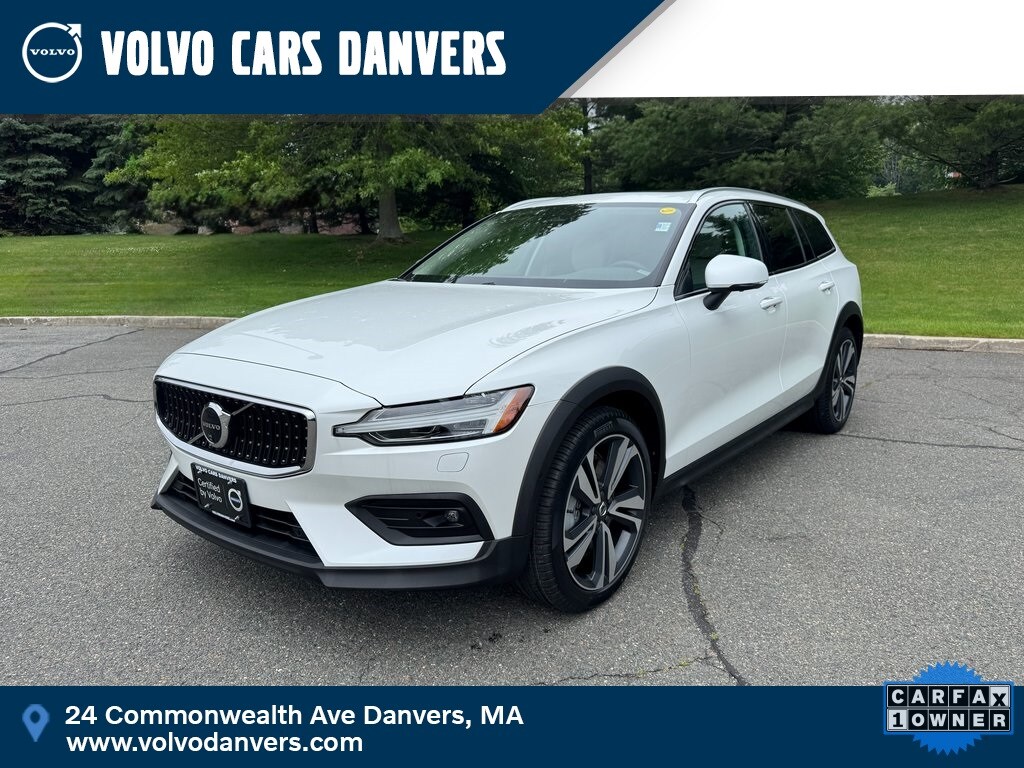 2024 Volvo V60 Cross Country B5 Plus photo 2
