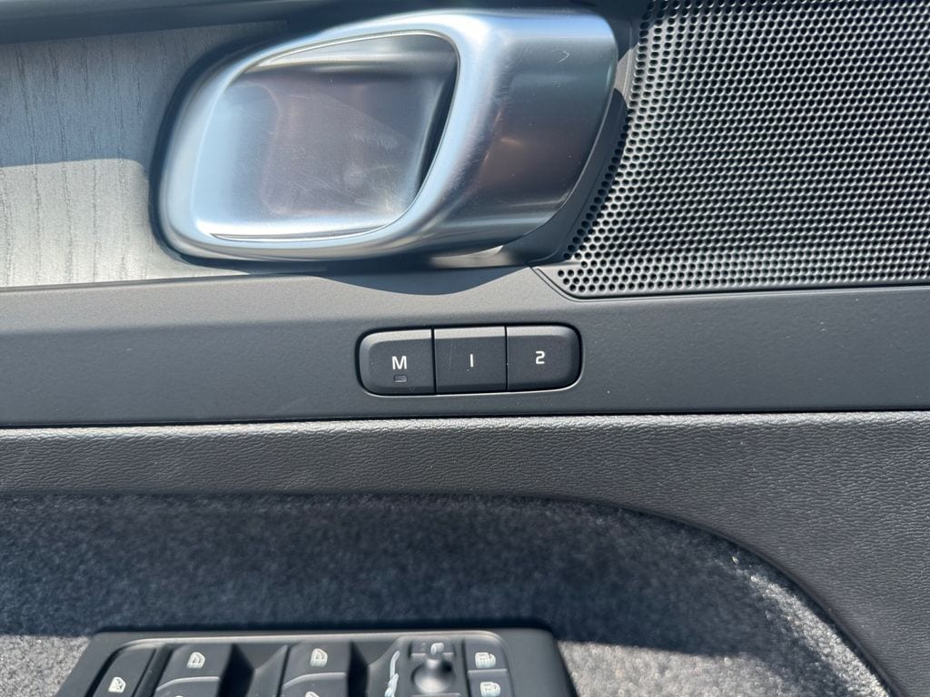 2026 Volvo XC40 Plus - Photo 13