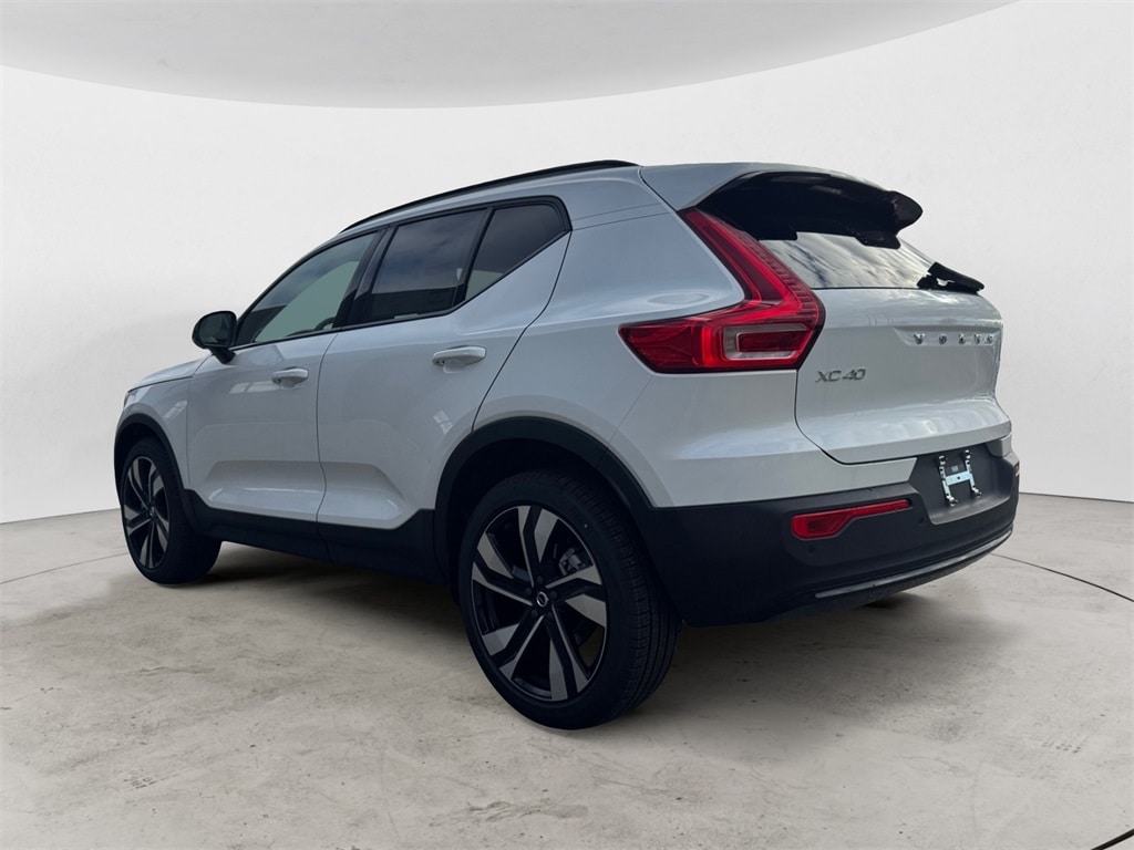 New 2026 Volvo XC40 B5 Plus SUV
