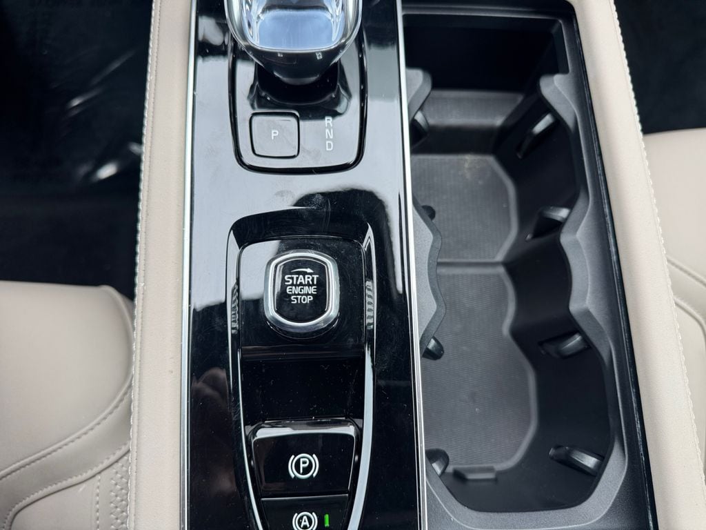 2025 Volvo XC90 Core - Photo 17