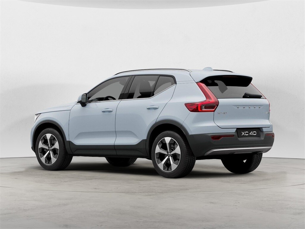2025 Volvo XC40 Plus photo 3