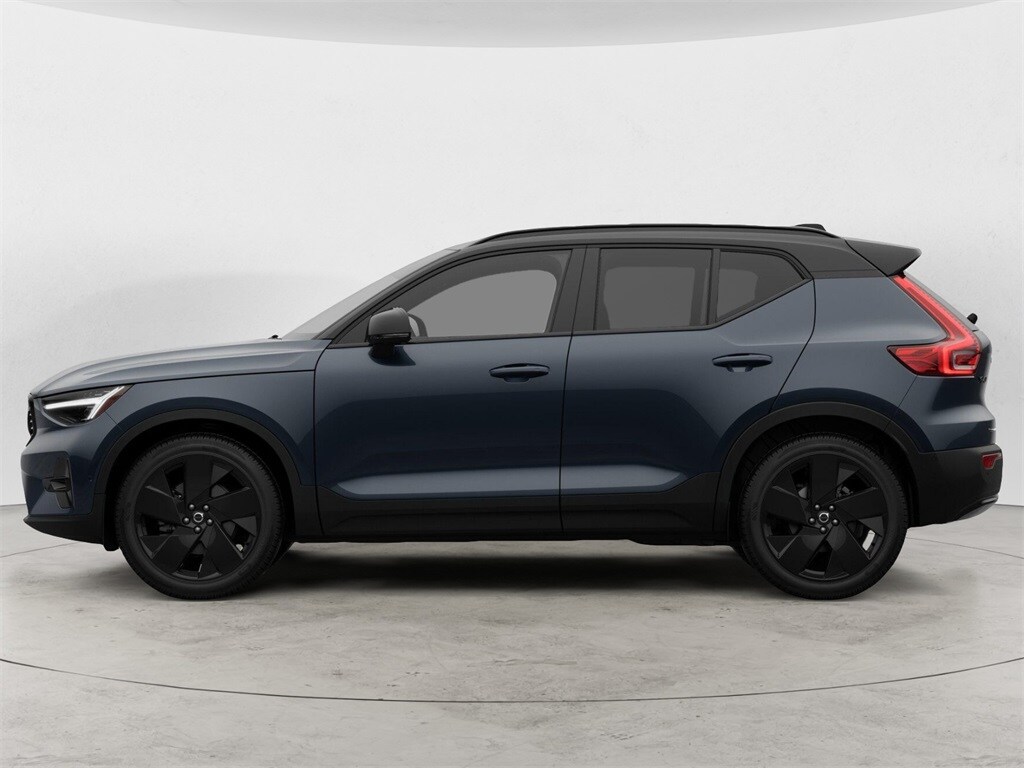 2026 Volvo XC40 photo 3