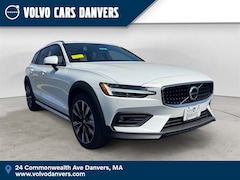2025 Volvo V60 Cross Country B5 Ultra Wagon