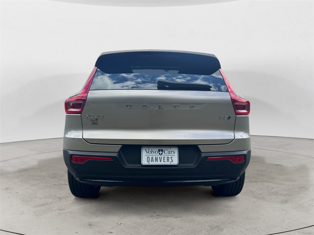 2024 Volvo XC40 Core photo 4