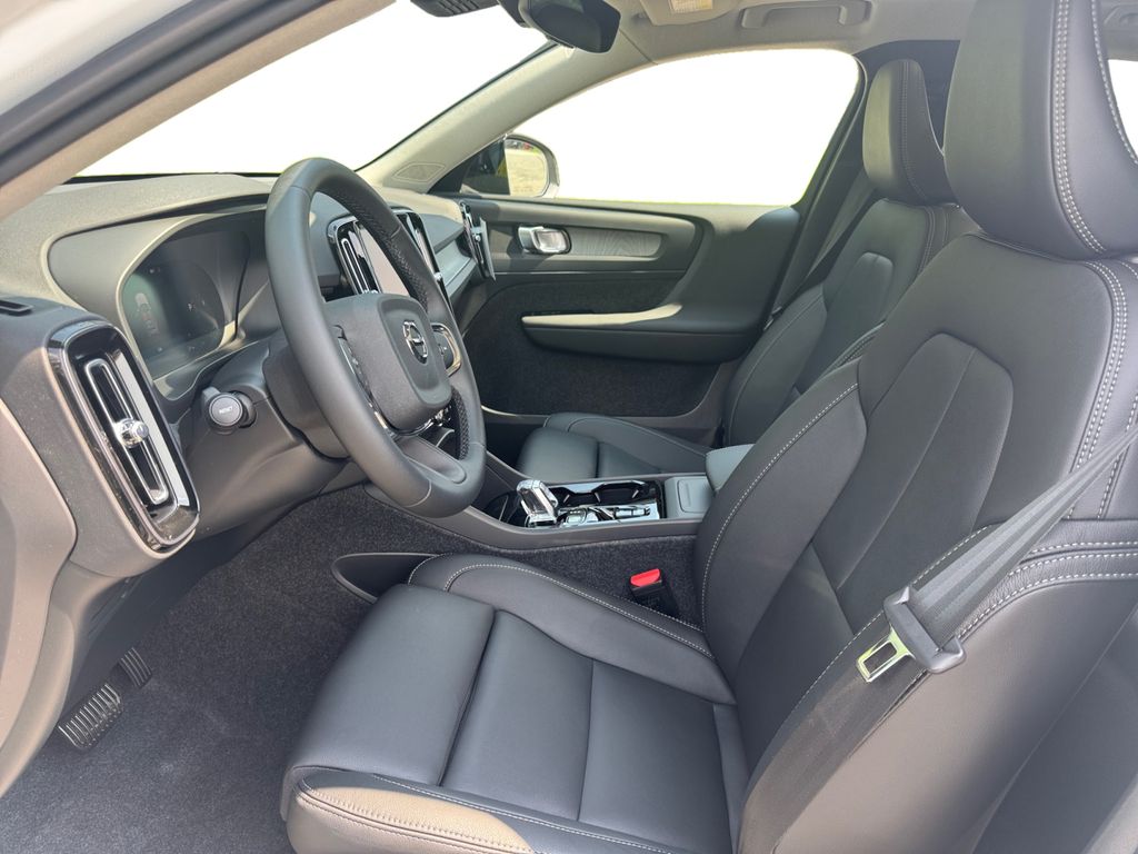 2026 Volvo XC40 Plus - Photo 12