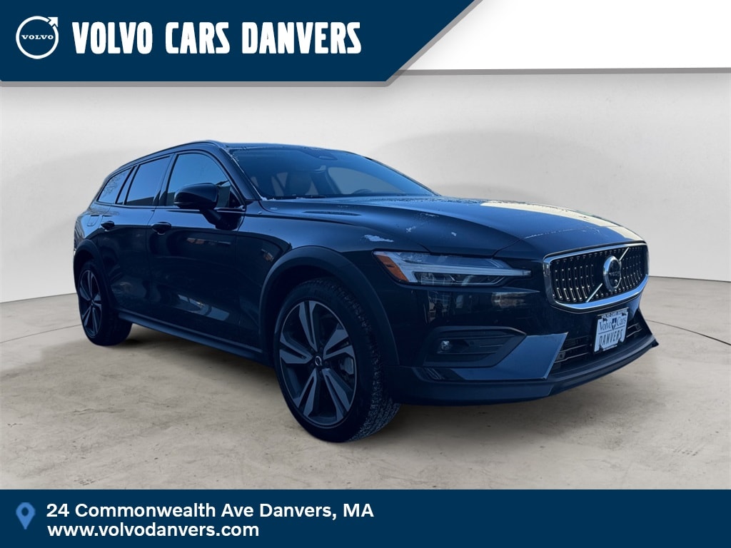 2025 Volvo V60 Cross Country Plus's photo