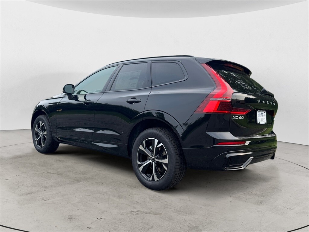 2026 Volvo XC60 B5 Core photo 2