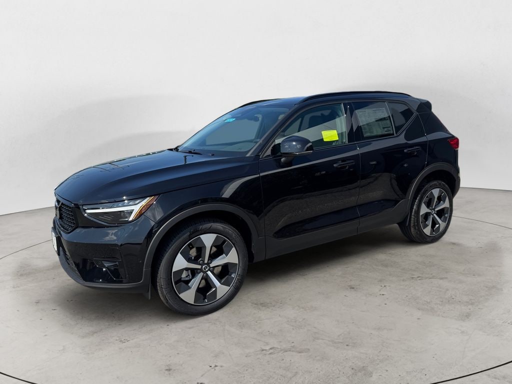 New 2026 Volvo XC40 B5 Plus SUV