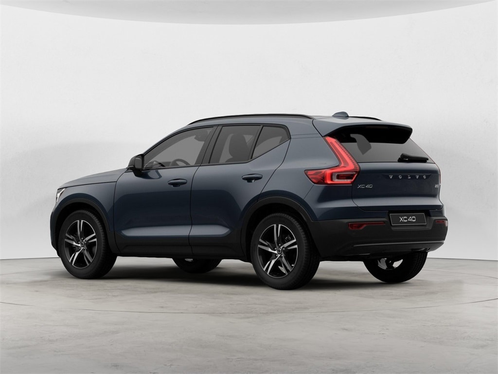 New 2026 Volvo XC40 B5 Core SUV