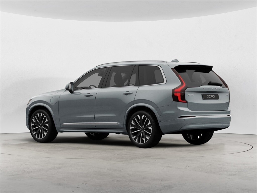 2026 Volvo XC90 T8 photo 2