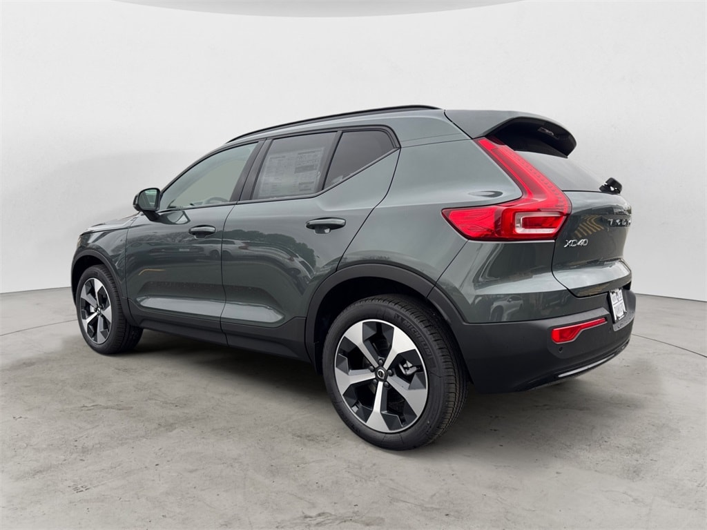 New 2026 Volvo XC40 B5 Core SUV