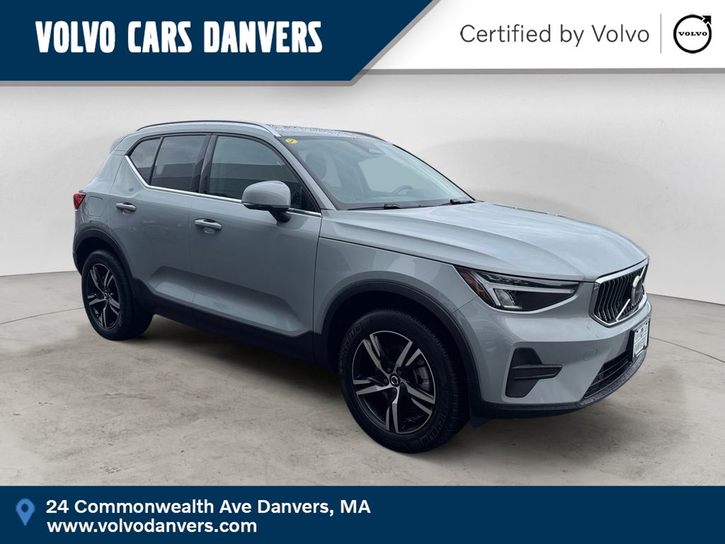 2025 Volvo XC40 Core