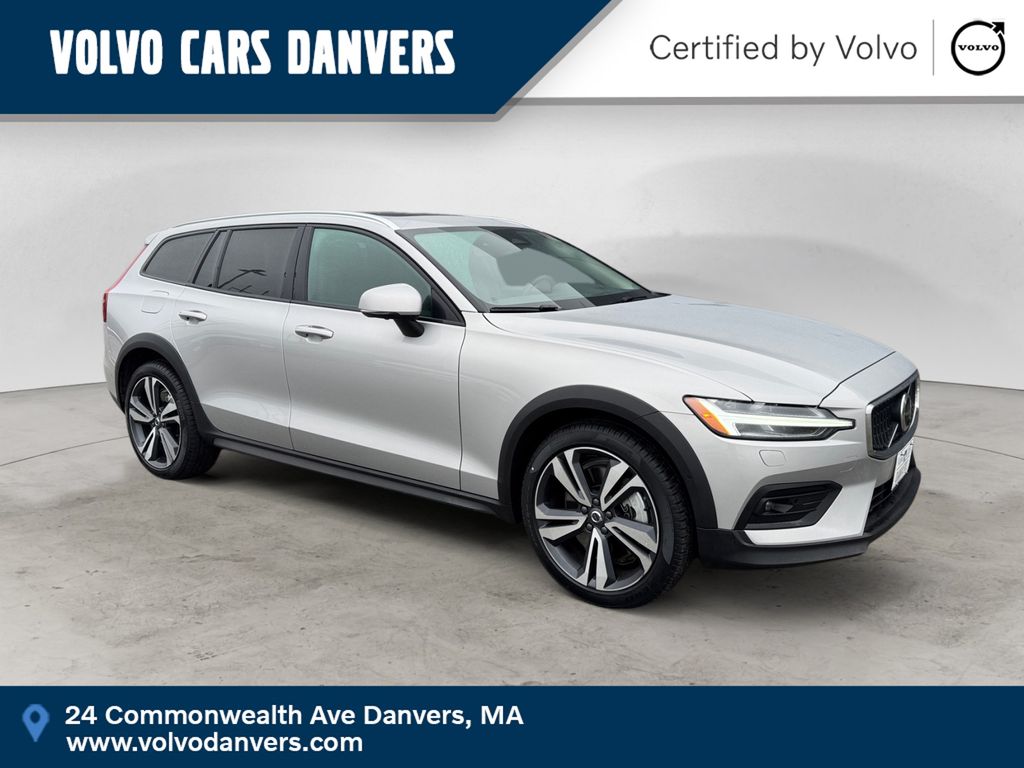 2025 Volvo V60 Cross Country