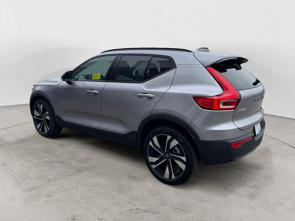 New 2026 Volvo XC40 B5 Ultra SUV