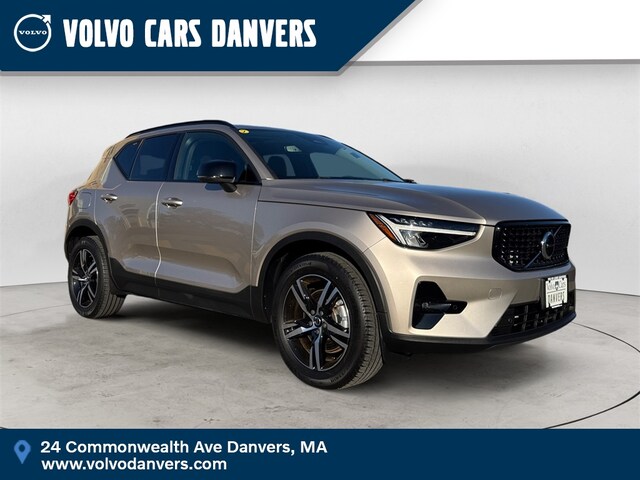 2023 Volvo XC40 B5 Plus Dark Theme SUV