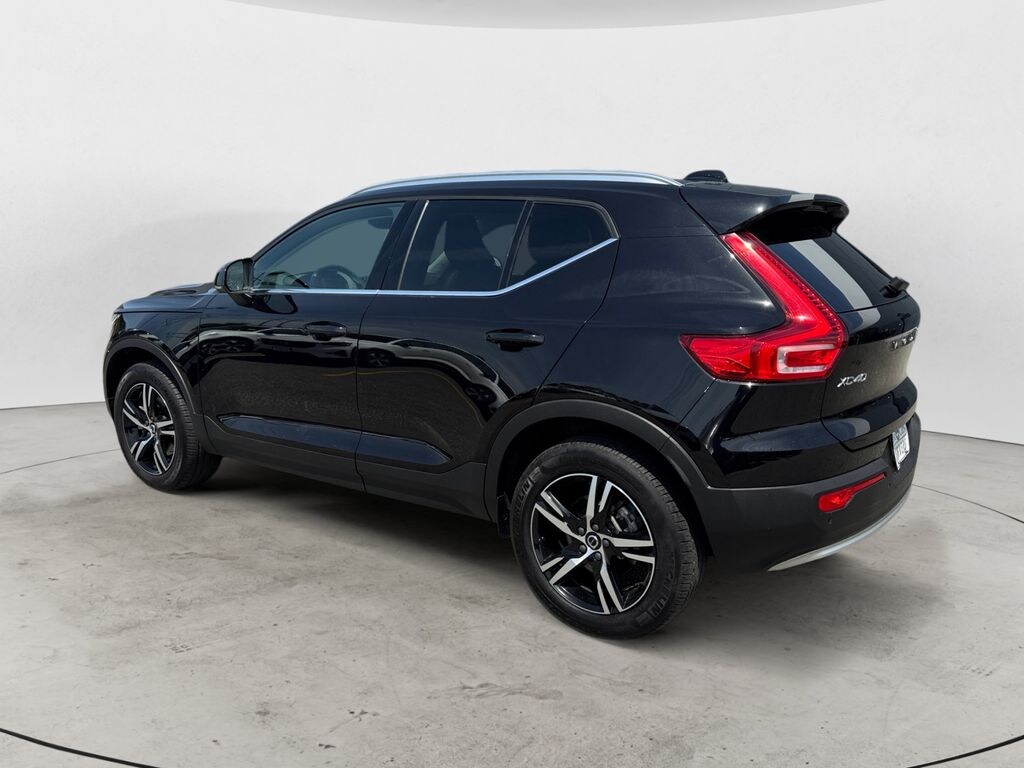 Used 2025 Volvo XC40 B5 Core SUV