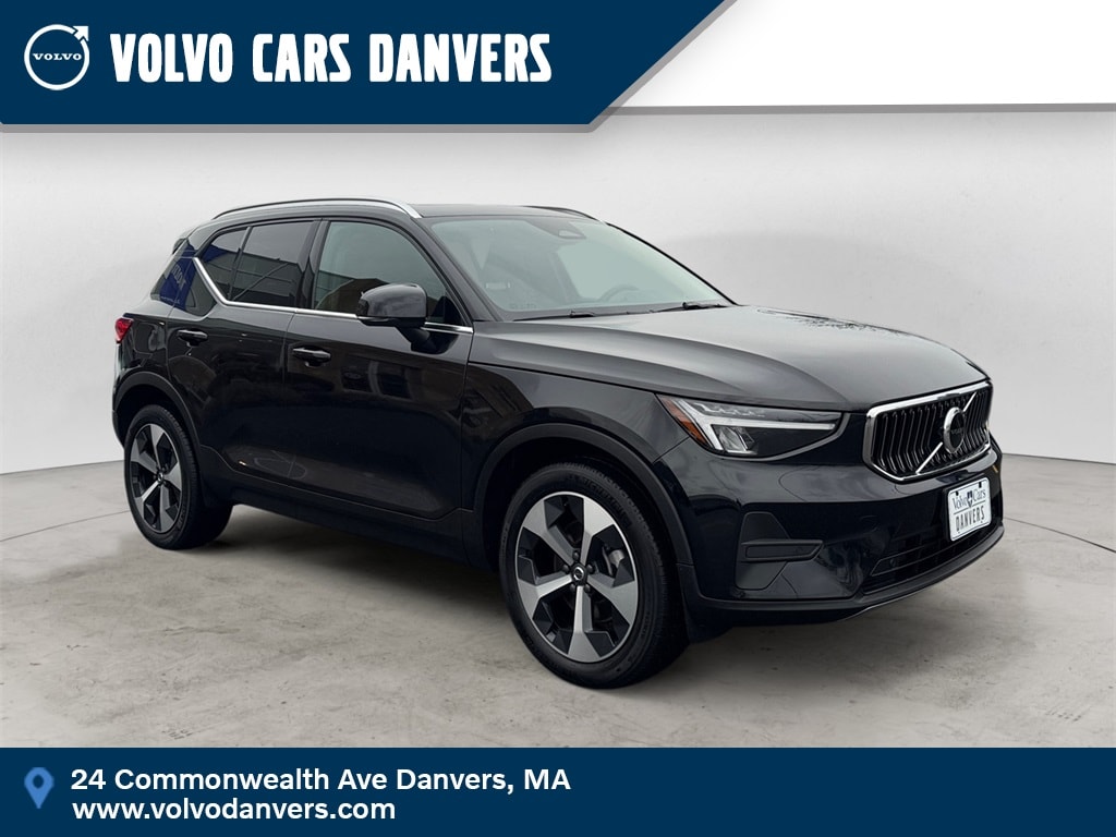 2025 Volvo XC40 Core's photo