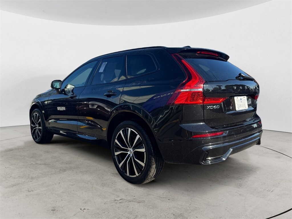 2025 Volvo XC60 B5 Plus photo 2