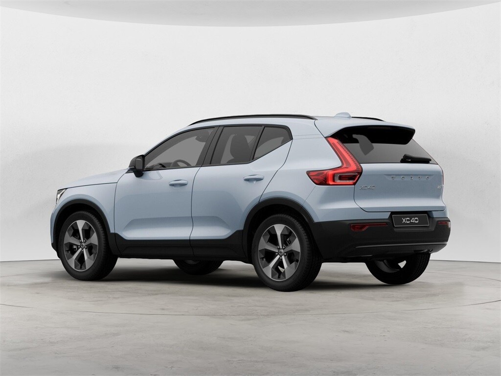 2026 Volvo XC40 Plus photo 2