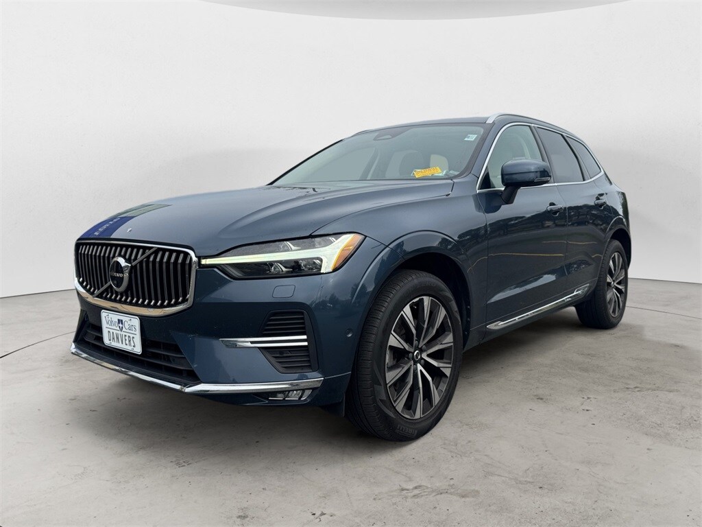 2023 Volvo XC60 B5 Plus photo 2