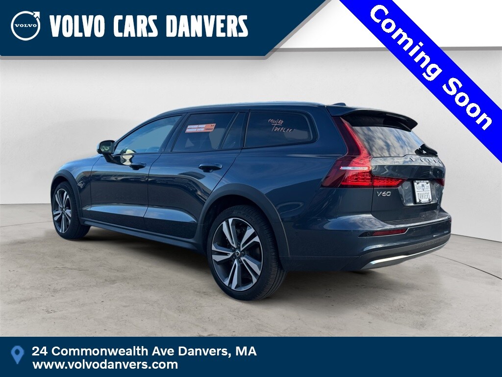 2025 Volvo V60 Cross Country B5 Plus photo 3