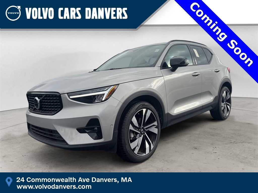 2025 Volvo XC40 Plus photo 2