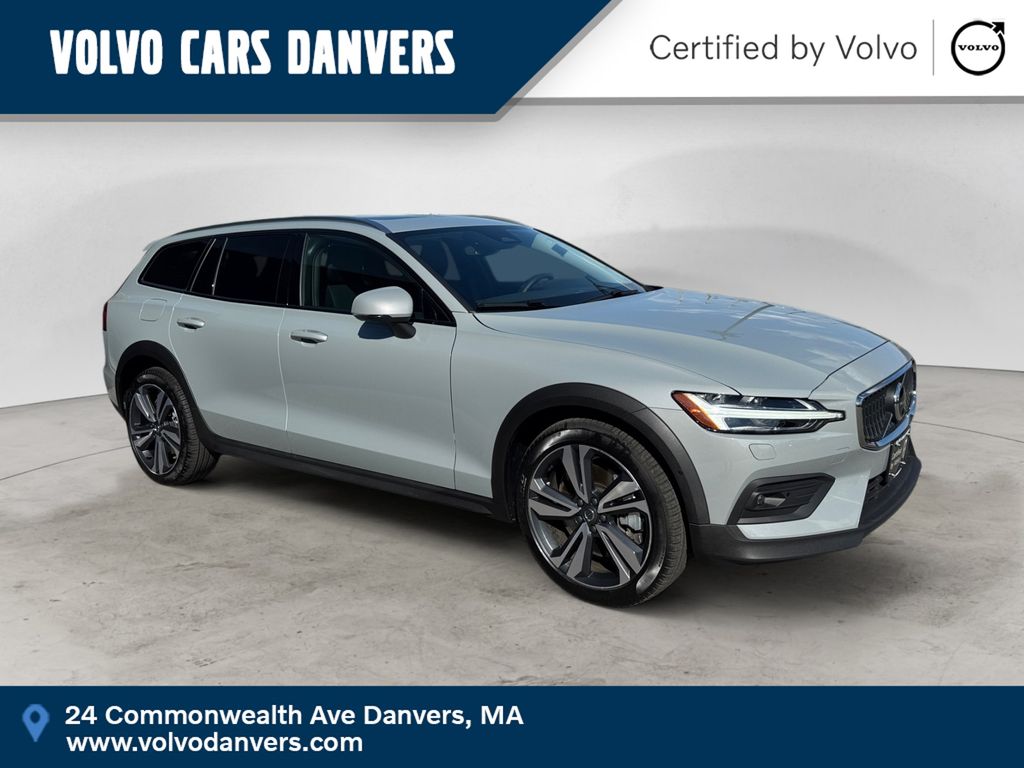 2025 Volvo V60 Cross Country B5 Plus AWD's photo