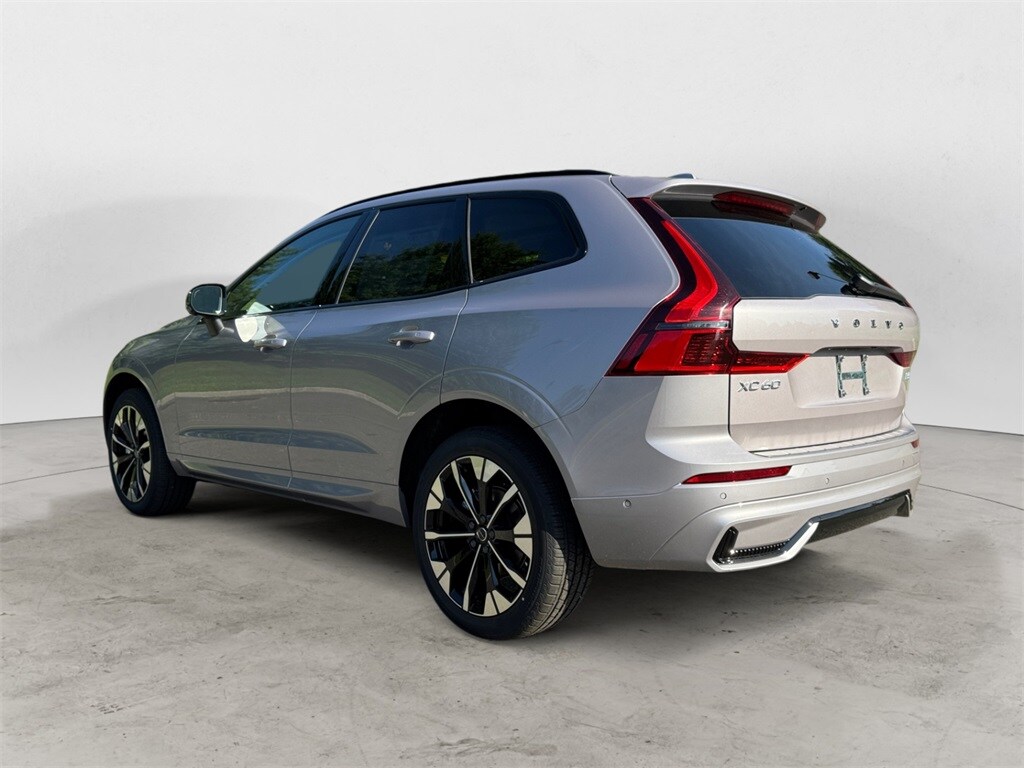 2026 Volvo XC60 B5 Plus photo 3