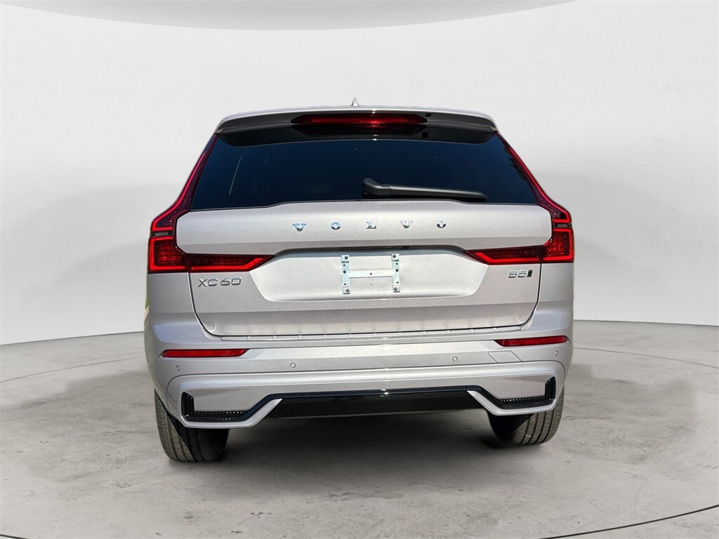 2026 Volvo XC60 B5 Plus photo 4