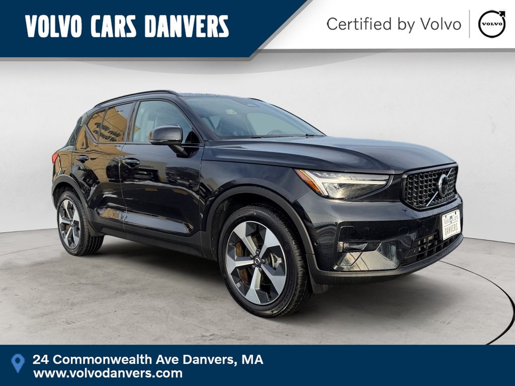 2025 Volvo XC40 SUV 