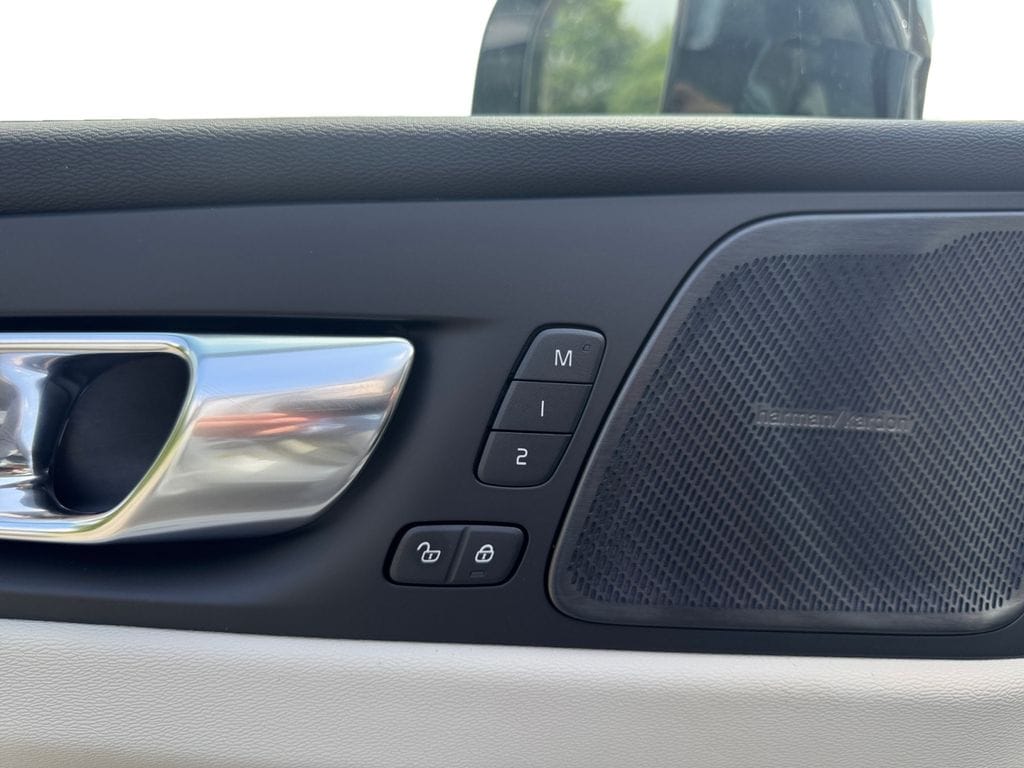 2026 Volvo XC60 Ultra - Photo 13